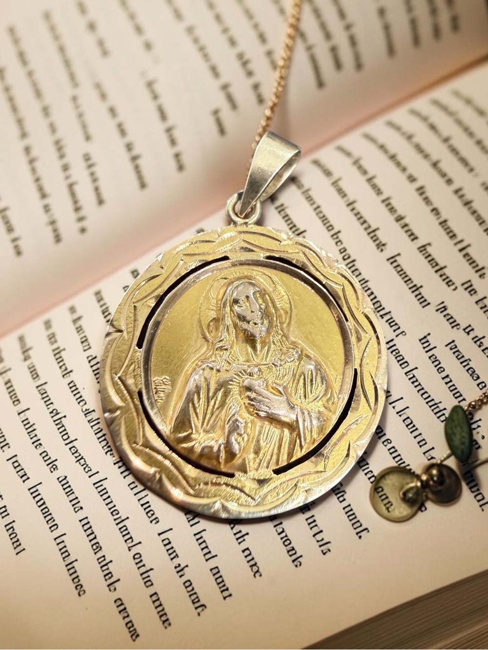 10K Gold Reversible Virgin Mary & Sacred Heart Pendant Tested 2.888g